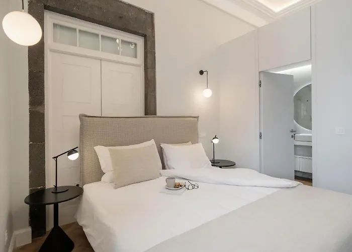 Faa Belas Artes By An Island * Funchal (Madeira)